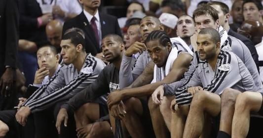 艾维和哈里斯复出！活塞VS雄鹿首发：康宁汉姆大战罗林斯（艾维与哈里斯伤愈复出！活塞战雄鹿首发出炉：康宁汉姆对决罗林斯）