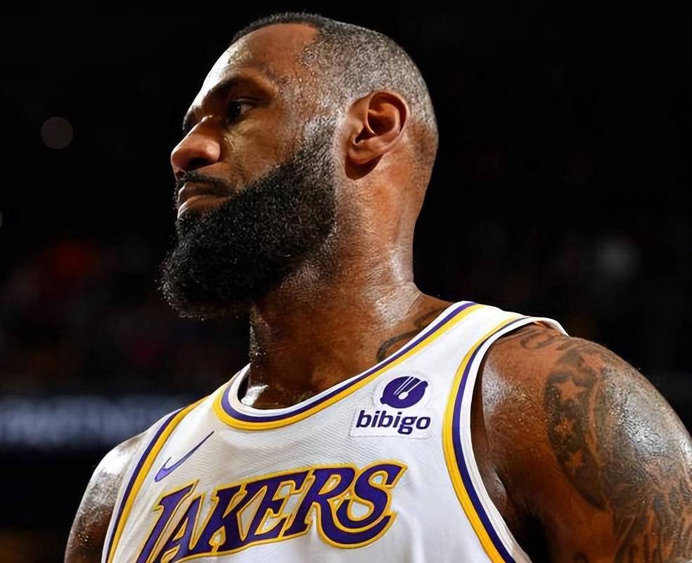 11球，巴萨是欧冠改制以来打入乌龙球最多的球队（欧冠改制以来，巴萨以11个乌龙球居首）