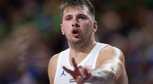 如何解决比赛中“体能崩盘”？（比赛中体能崩盘的应对策略）