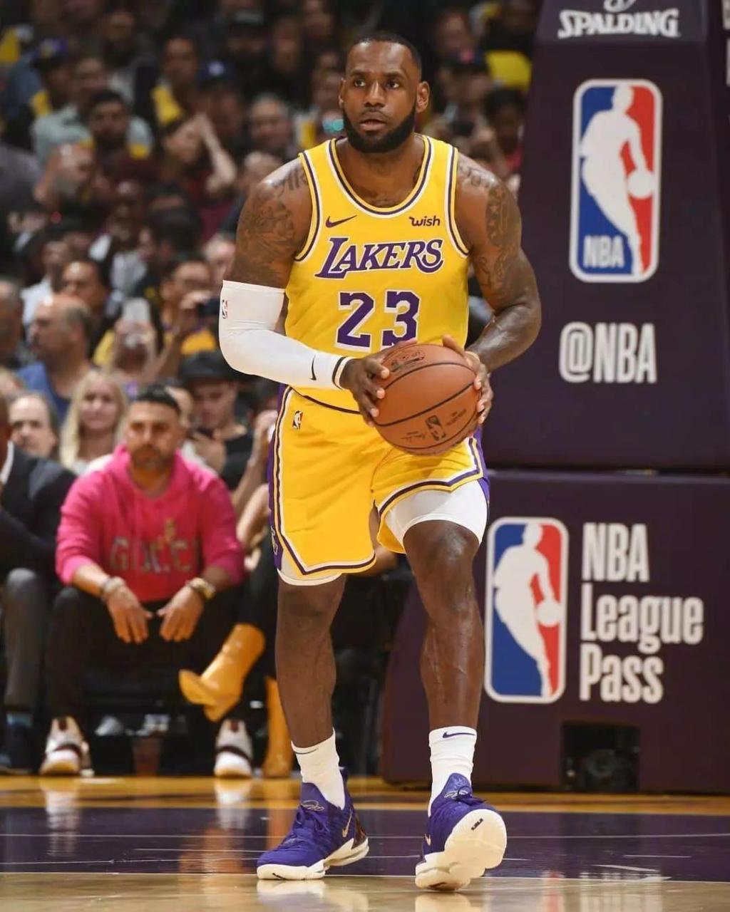 巴尔达诺：皇马想念克罗斯和莫德里奇，球队需要掌控比赛后腰（巴尔达诺：皇马怀念克罗斯与莫德里奇，球队亟需节奏掌控型后腰）