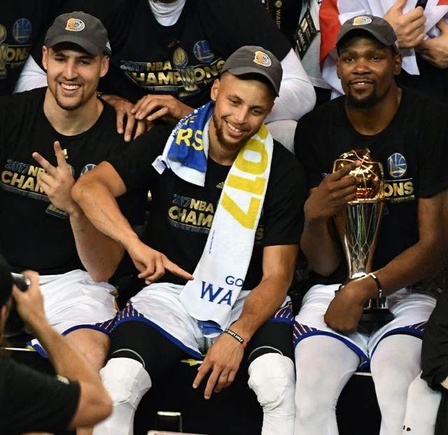 不和谐，太阳报：拜仁球迷在赛前与现场警察和安保发生冲突（太阳报：拜仁球迷赛前与现场警方及安保爆发冲突）