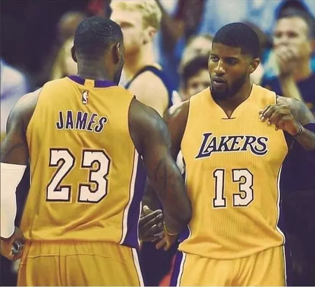 年年欧冠失误染红，这集我看过…巴萨客场不敌切尔西！（欧冠再现失误+红牌，似曾相识！巴萨客场负于切尔西）